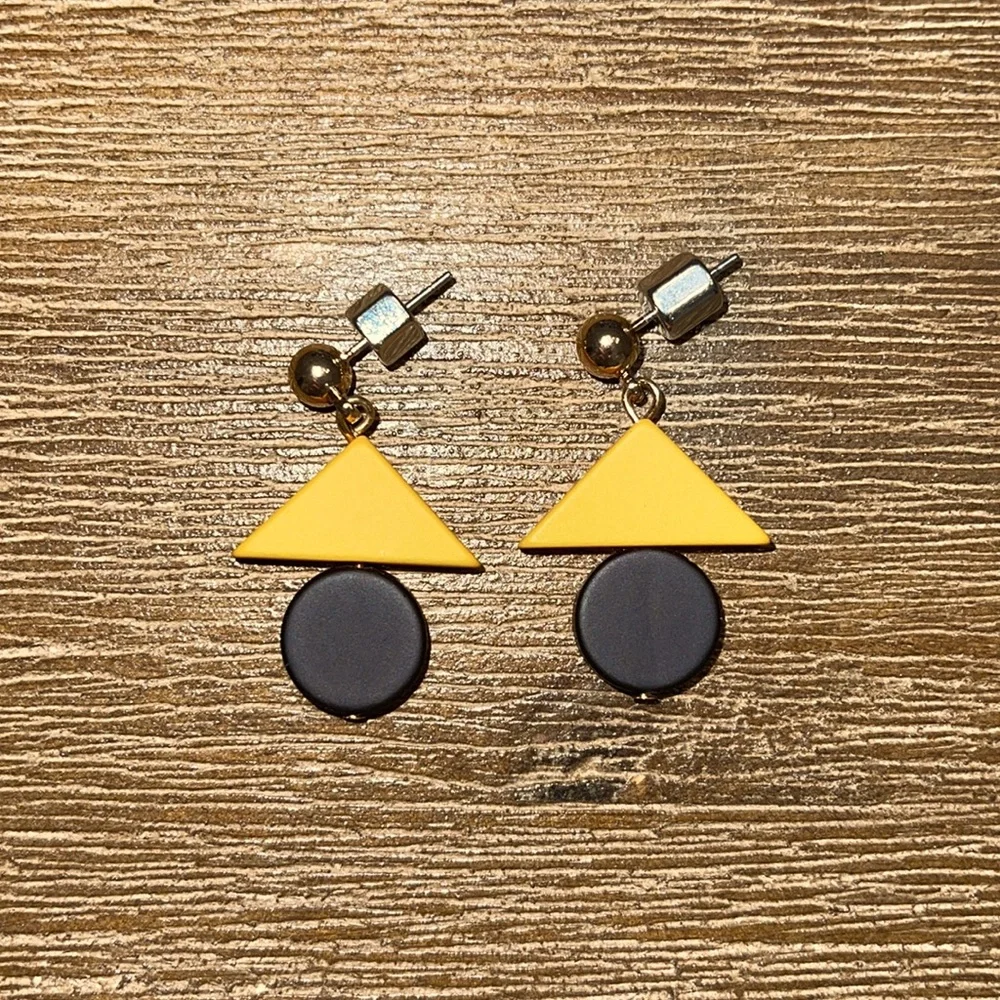 Geometry shaped earrings - Picture 1 of 3